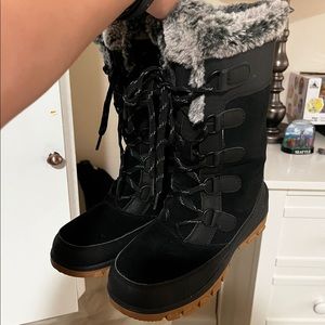 Target snowboots, great condition.